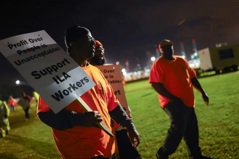 Trabajadores portuarios en EEUU demandan reivindicaciones laborales