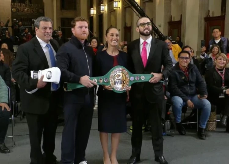 Presidenta de México recibe a boxeador Saúl Álvarez