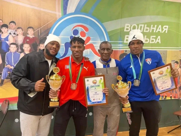 Luchadores cubanos ganan dos medallas en torneo en Rusia