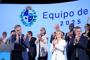 Presidente electo de Uruguay, Yamandú Orsi, presenta su futuro gabinete ministerial