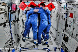 Astronautas del Shenzhou-19 completan sus primeras actividades extravehiculares (EVA) en la estación orbital de China