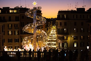 Decoraciones navideñas transforman lugares turísticos de Roma en un destino mágico esta temporada