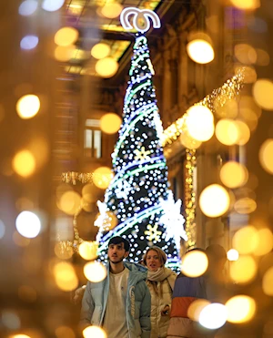 Decoraciones navideñas transforman lugares turísticos de Roma en un destino mágico esta temporada