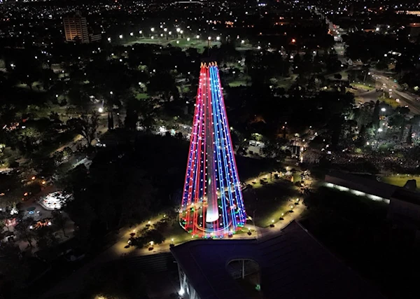 El árbol de Navidad en Córdoba combina tradición y tecnología, atrayendo a miles de visitantes al Parque Sarmiento