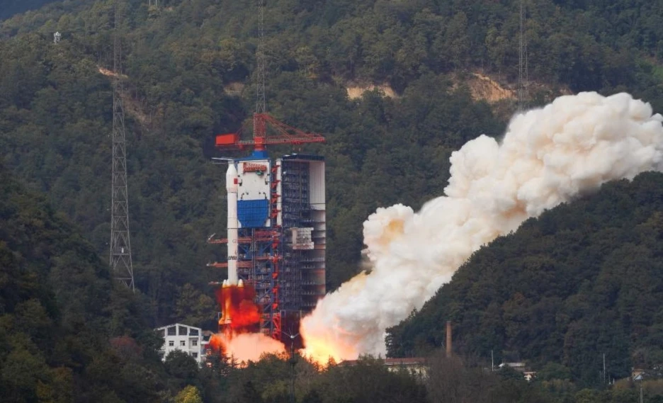 China pone en órbita nuevo satélite vinculado a las comunicaciones