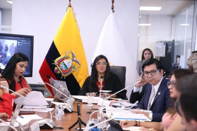 Gobierno de Ecuador defiende retorno de bases militares extranjeras