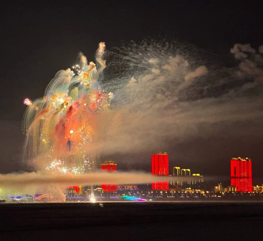 Fuegos artificiales iluminan la amistad entre Blagovéshchensk y Heihe