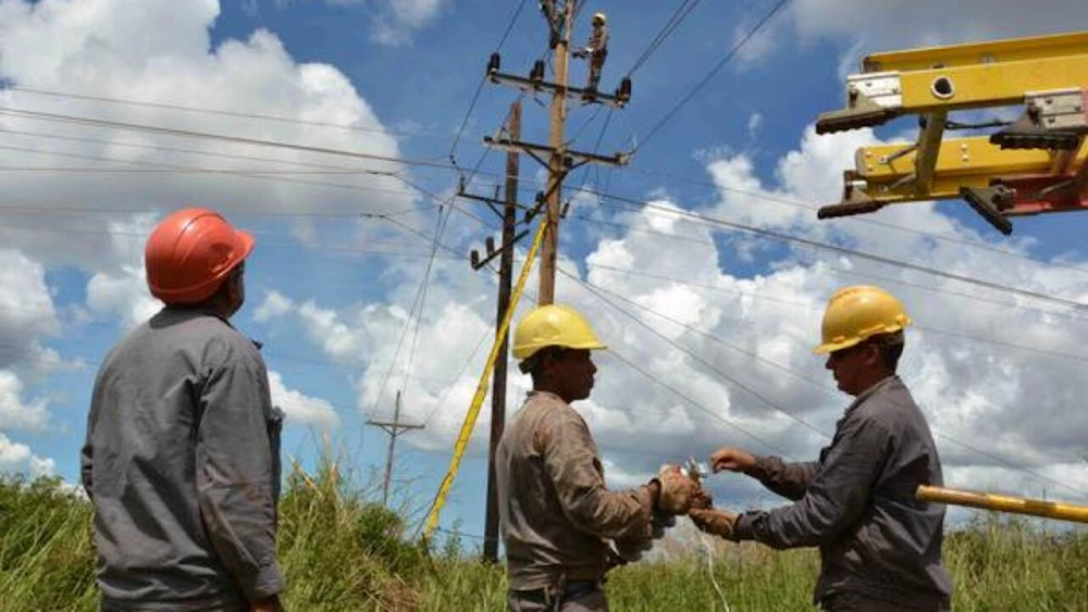 Cuba restablece en todas sus unidades el Sistema Eléctrico Nacional