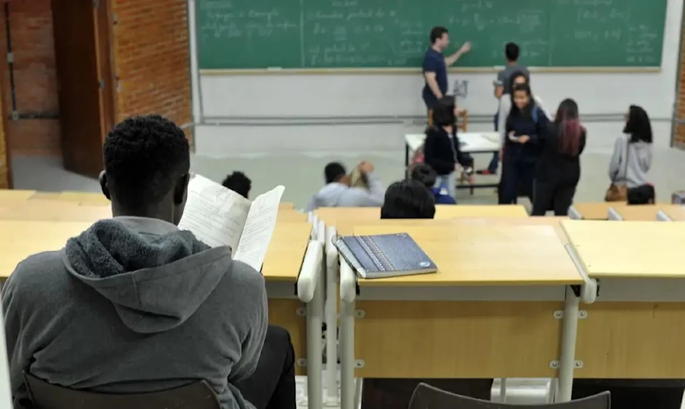 Brasil aprueba enseñanza obligatoria del español en sus escuelas