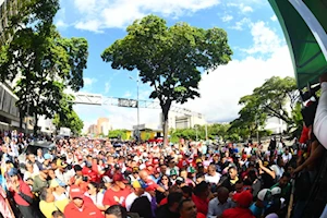 Venezuela marcha pacíficamente en las calles de Caracas por la paz de Venezuela