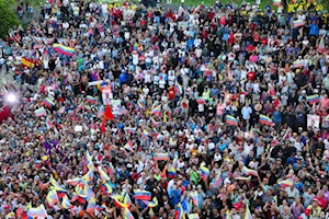Venezuela marcha pacíficamente en las calles de Caracas por la paz de Venezuela