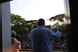 Venezuela marcha pacíficamente en las calles de Caracas por la paz de Venezuela