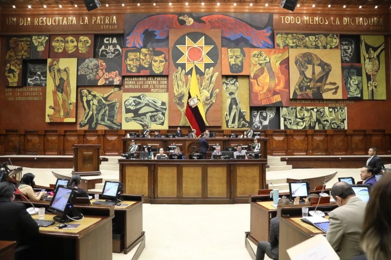 Ecuador: Juez intenta retrasar investigaciones a funcionarios de Noboa