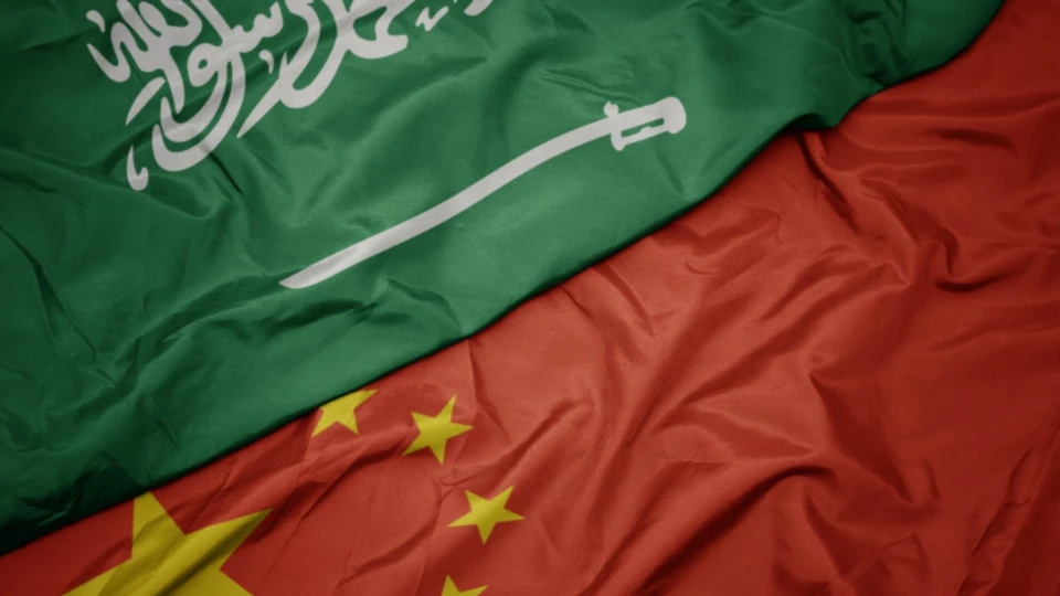 China dobla apuesta a nexos más estrechos con Arabia Saudita