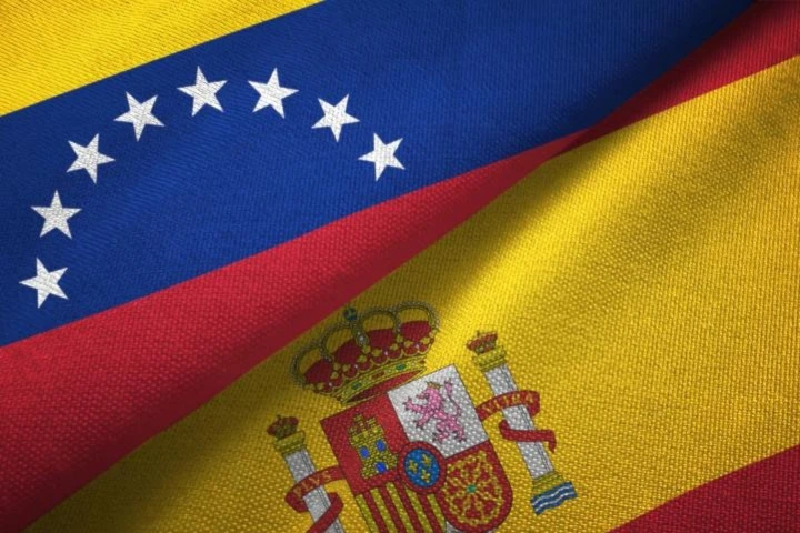 Venezuela llama a consultas a su embajadora en España