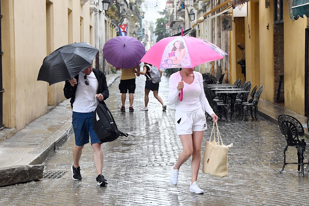 Helene se convierte en huracán y avanza hacia las costas de Florida
