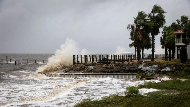 Helene atraviesa Georgia degradada a categoría de tormenta tropical