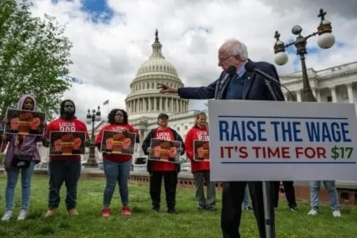 Senador Bernie Sanders exhorta a la semana laboral de 32 horas