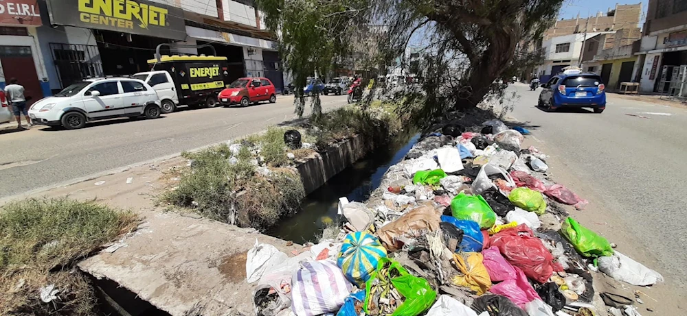 Perú: Lima amanece con casi 1.000 toneladas de basura tras fin de año
