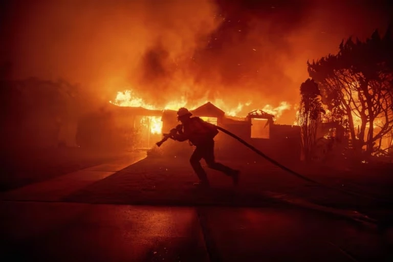 Irán ofrece apoyo a EEUU para combatir incendios en California