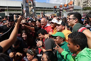 “Ese es Mi Gallo”: la exposición fotográfica que documenta la campaña presidencial de Nicolás Maduro hacia el triunfo histórico del 28 de julio de 2024