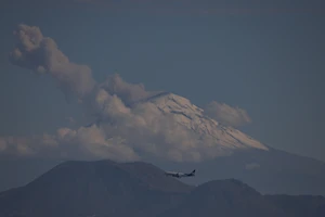 Así se ven los majestuosos volcanes Iztaccíhuatl y Popocatépetl en el horizonte de Ciudad de México