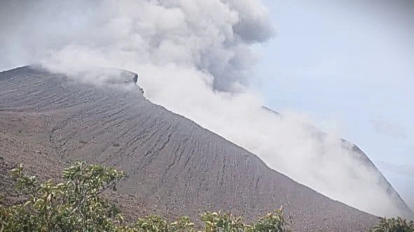 Explosiones en el Volcán Telica preocupan a pobladores nicaragüenses