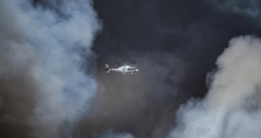 Helicóptero se estrella en Chile y desata devastador incendio forestal