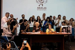 "Cada encuentro es una victoria del amor sobre el horror": Abuelas de Plaza de Mayo anuncian la identificación de la nieta 139, hija de desaparecidos durante la dictadura de Argentina