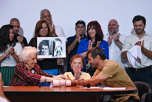 "Cada encuentro es una victoria del amor sobre el horror": Abuelas de Plaza de Mayo anuncian la identificación de la nieta 139, hija de desaparecidos durante la dictadura de Argentina