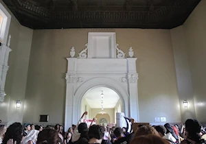 “No nos quieren educados”: Estudiantes de la Universidad de Puerto Rico protestan ante posible cierre de 64 cursos y carreras