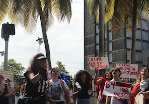 “No nos quieren educados”: Estudiantes de la Universidad de Puerto Rico protestan ante posible cierre de 64 cursos y carreras