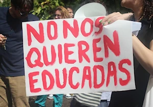 “No nos quieren educados”: Estudiantes de la Universidad de Puerto Rico protestan ante posible cierre de 64 cursos y carreras