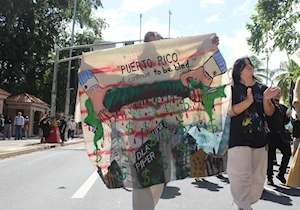 “No nos quieren educados”: Estudiantes de la Universidad de Puerto Rico protestan ante posible cierre de 64 cursos y carreras