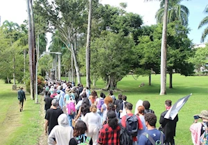 “No nos quieren educados”: Estudiantes de la Universidad de Puerto Rico protestan ante posible cierre de 64 cursos y carreras