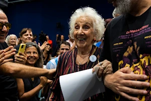 "Cada encuentro es una victoria del amor sobre el horror": Abuelas de Plaza de Mayo anuncian la identificación de la nieta 139, hija de desaparecidos durante la dictadura de Argentina