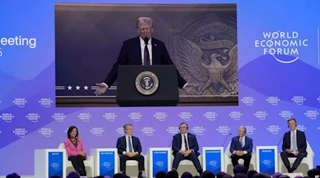 En tono amenazador, el presidente Donald Trump llamó a los empresarios presentes en el Foro de Davos a invertir en Estados Unidos o enfrentar altos aranceles.