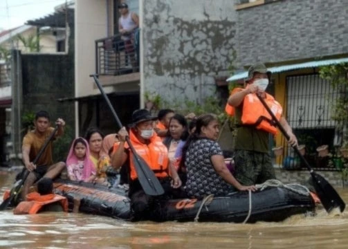 Fuertes inundaciones y ciclones tropicales agravaron la crisis educativa en 2024, según un informe de Unicef.