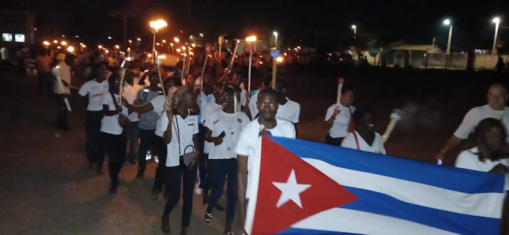 Marchan con antorchas en Guinea Bissau como homenaje a José Martí