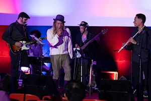 El gran maestro y showman de Cuba Bobby Carcassés en el escenario del Jazz Plaza