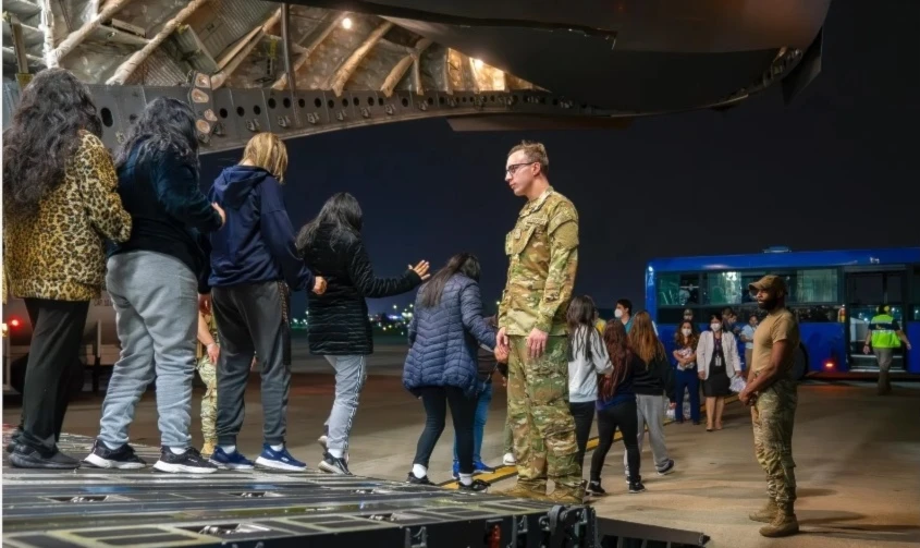 Ecuatorianos deportados de EEUU denuncian abusos en su repatriación