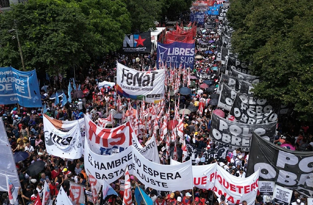 Argentinos protagonizan marcha del orgullo antifascista contra Milei