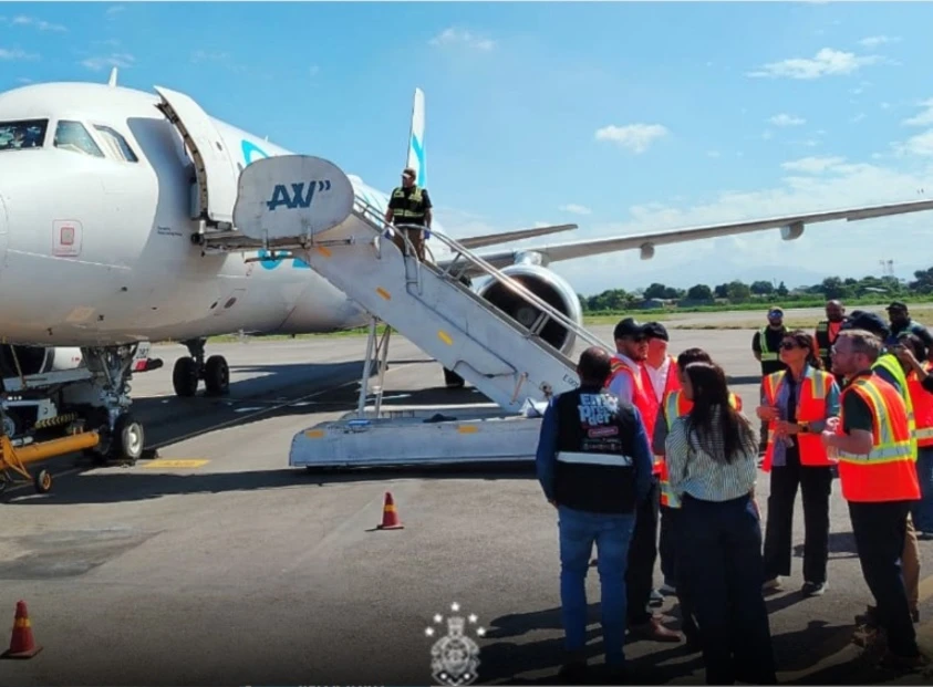 Honduras recibe a 126 deportados en inicio de repatriaciones masivas