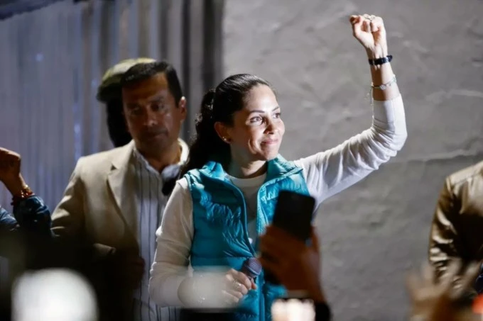 Luisa González denuncia irregularidades en elecciones de Ecuador