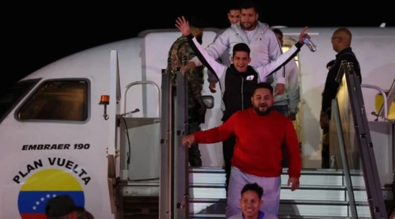 Maduro pide a EEUU el fin de sanciones tras regreso de 190 venezolanos
