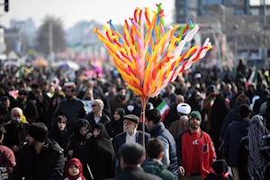 Miles de iraníes conmemoran el 46º aniversario de la Revolución Islámica con marchas multitudinarias y llamados a la resistencia