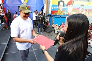 Miles de jóvenes venezolanos marcharon por Caracas este 12 de febrero para conmemorar el Día de la Juventud