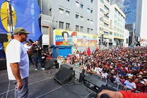 Miles de jóvenes venezolanos marcharon por Caracas este 12 de febrero para conmemorar el Día de la Juventud