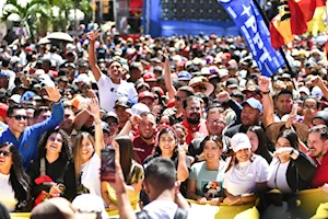Miles de jóvenes venezolanos marcharon por Caracas este 12 de febrero para conmemorar el Día de la Juventud