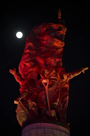 Así de deslumbrante se vio la Luna de Nieve de este 12 de febrero: un novilunio que coincide con el Año Nuevo Chino, y una espectacular alineación planetaria